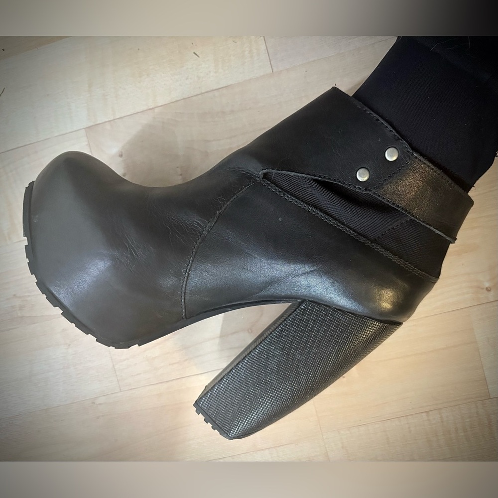 Vintage Miista Platform Boot. - Picture 3 of 10